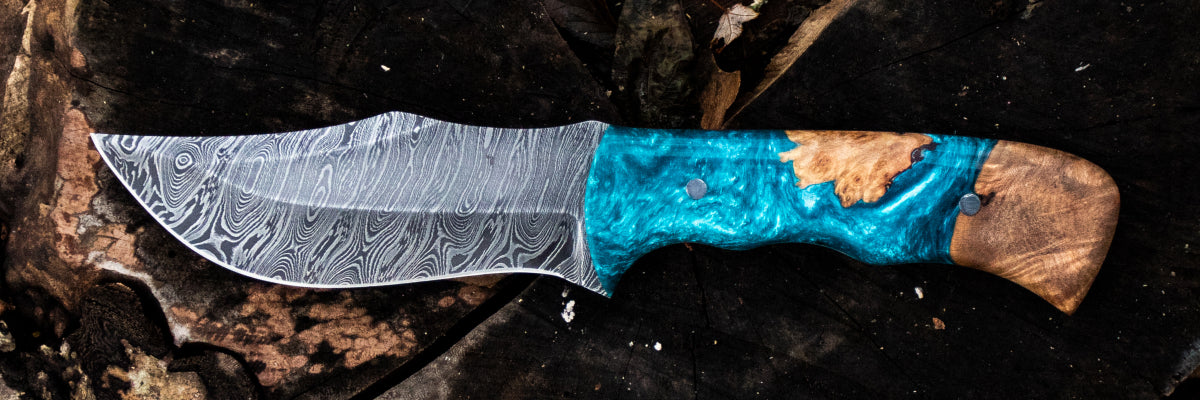 
                Damascus Hunting Knives