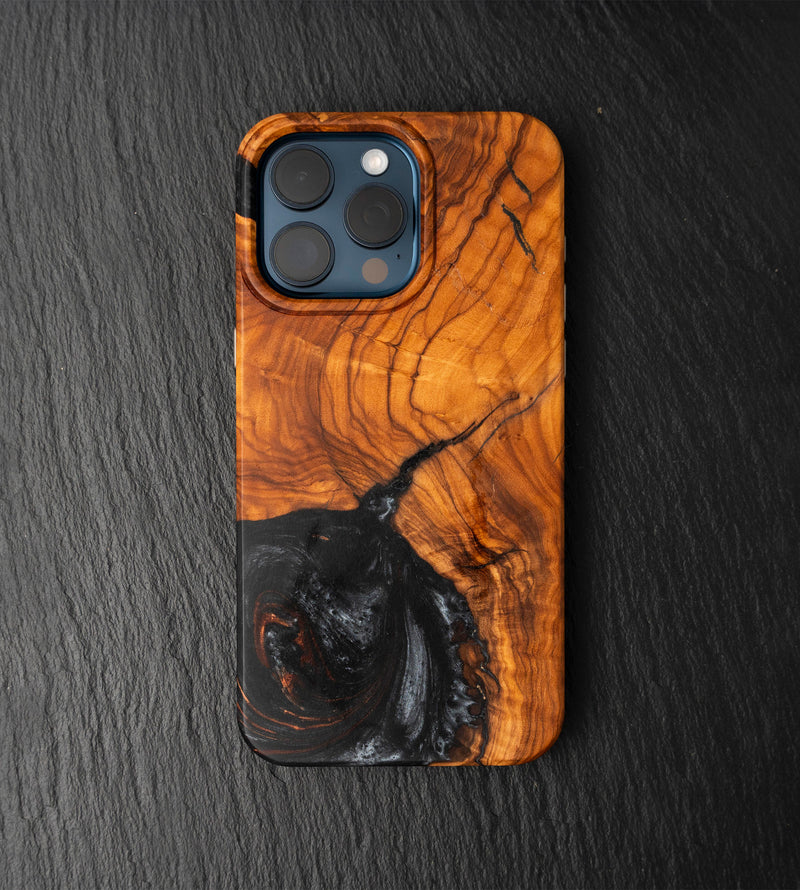 Carved Founders Edition Live Edge Case - iPhone 15 Pro Max (Helios, 016)
