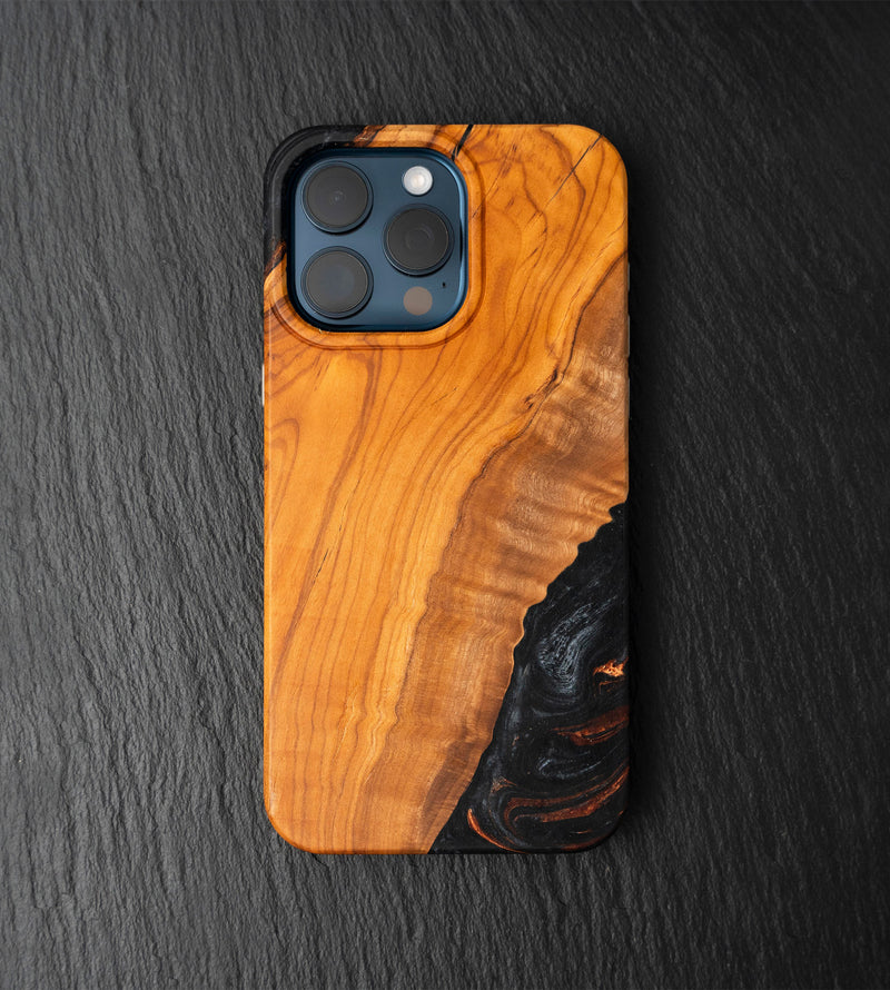 Carved Founders Edition Live Edge Case - iPhone 15 Pro Max (Eterna, 022)