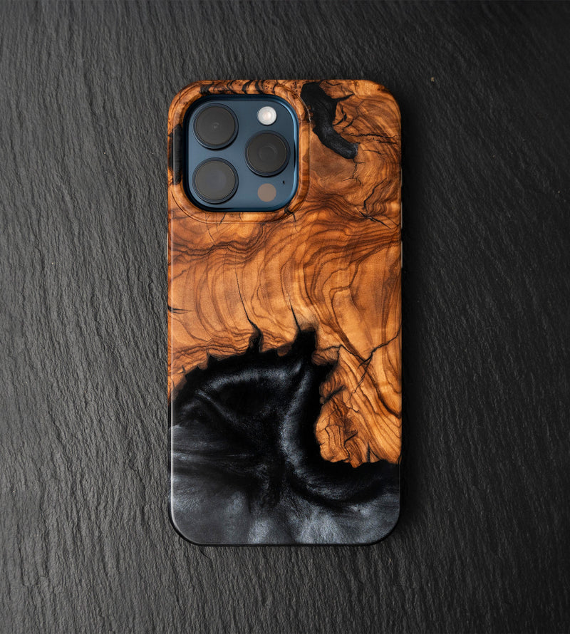 Carved Founders Edition Live Edge Case - iPhone 15 Pro Max (Aura, 025)