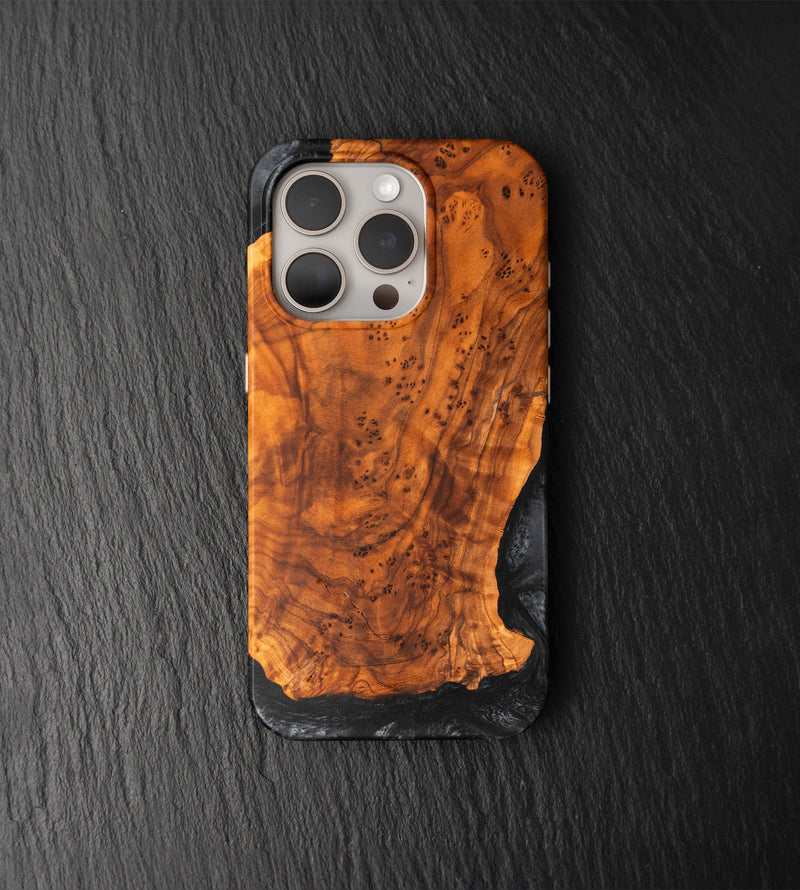 Carved Founders Edition Live Edge Case - iPhone 15 Pro (Mediterra, 002)