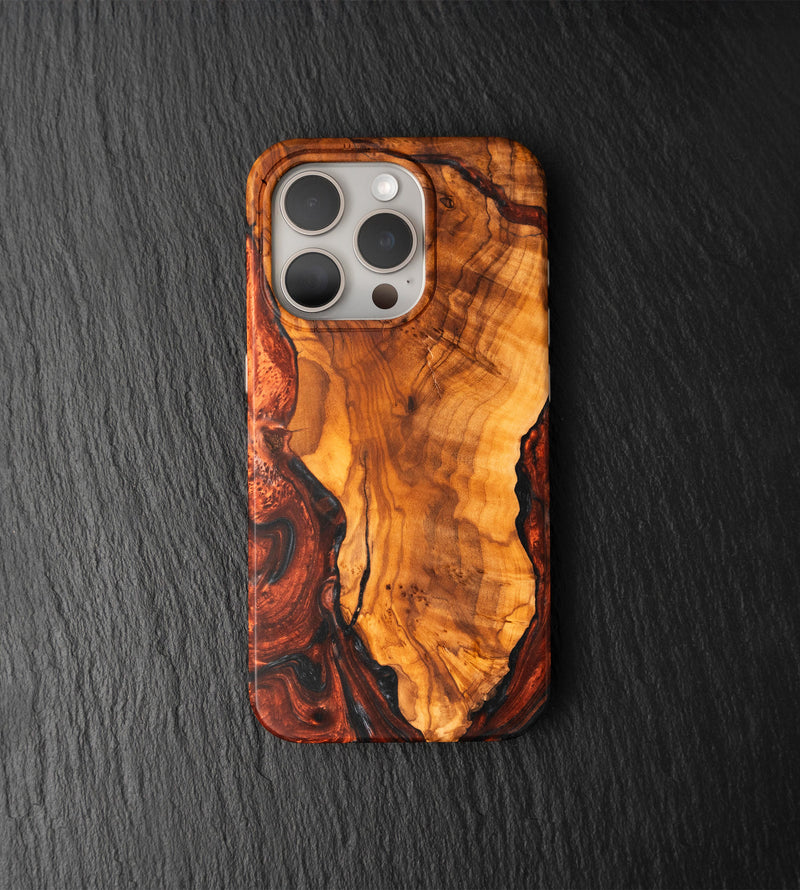 Carved Founders Edition Live Edge Case - iPhone 15 Pro (Minerva, 008)