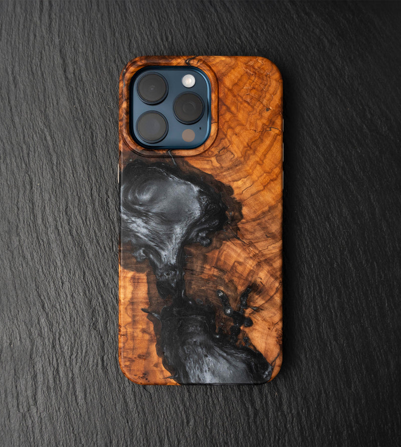 Carved Founders Edition Live Edge Case - iPhone 15 Pro Max (Luna, 024)