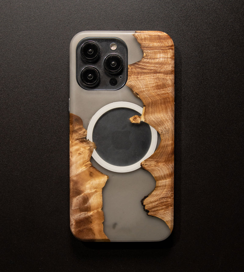 Carved Reserve Live Edge Case - iPhone 14 Pro Max (Zoe, 203)