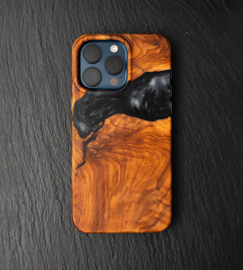 Carved Founders Edition Live Edge Case - iPhone 15 Pro Max (Florana, 026)