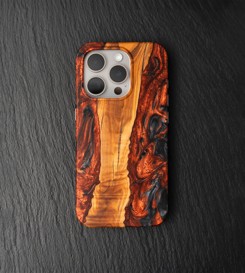 Carved Founders Edition Live Edge Case - iPhone 15 Pro (Verdant, 010)