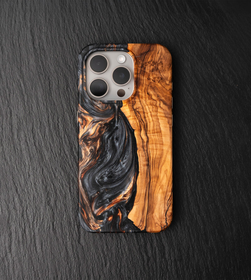 Carved Founders Edition Live Edge Case - iPhone 15 Pro (Grove, 004)