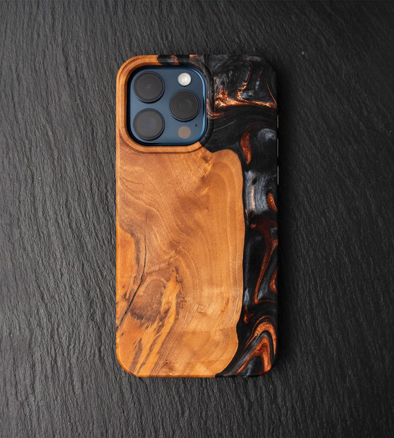 Carved Founders Edition Live Edge Case - iPhone 15 Pro Max (Vigor, 017)