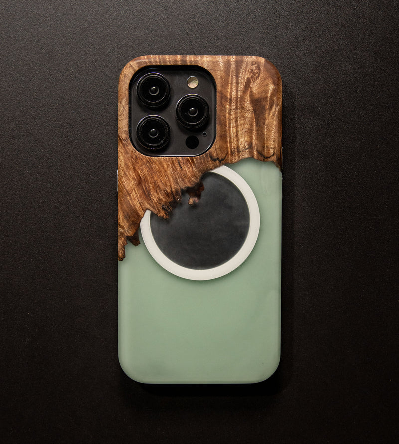 Carved Reserve Live Edge Case - iPhone 14 Pro (Cameron, 259)