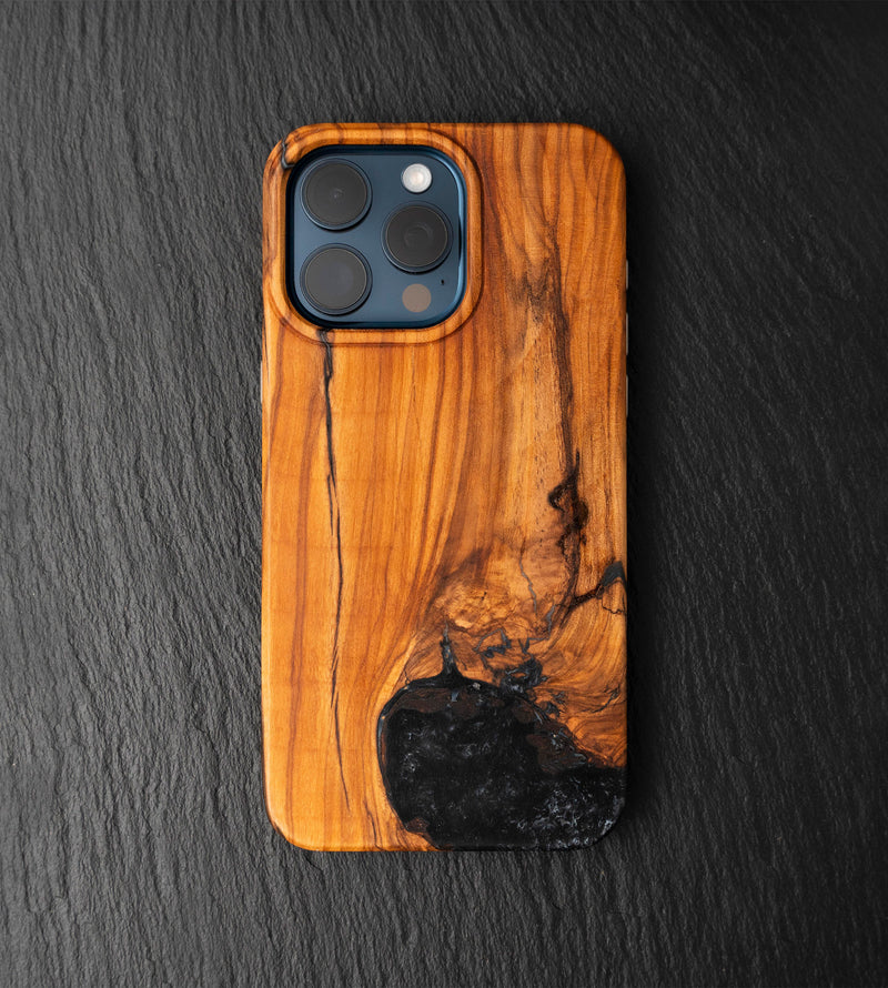 Carved Founders Edition Live Edge Case - iPhone 15 Pro Max (Gaea, 021)